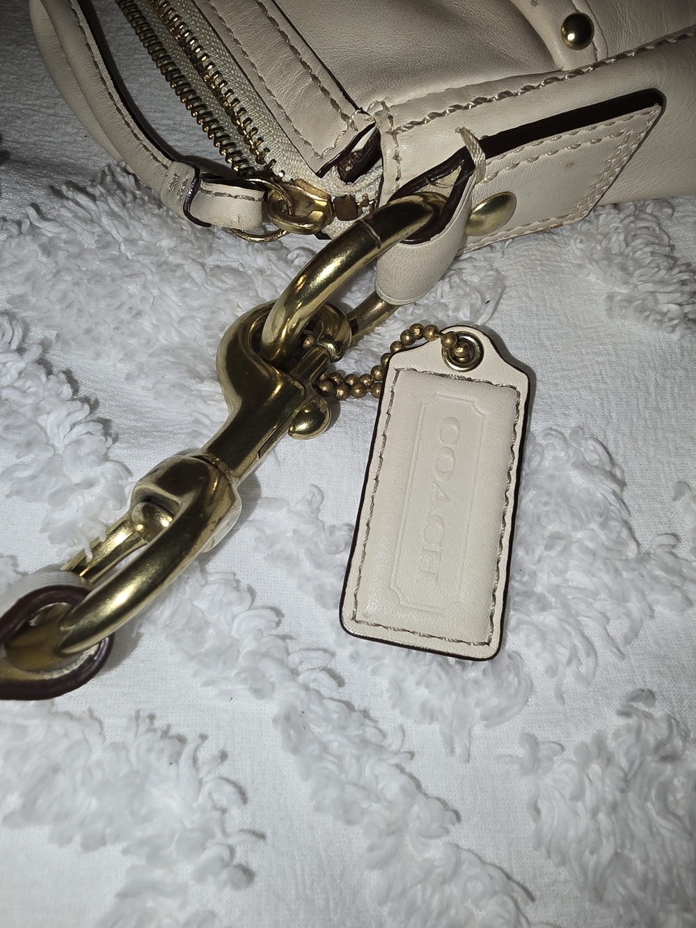 Coach Cream Leather Shoulder Bag with Dual Front Pockets - Picture 9 of 10